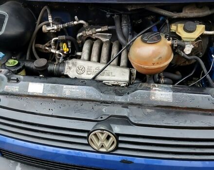 Синий Фольксваген Transporter, объемом двигателя 2.4 л и пробегом 470 тыс. км за 5000 $, фото 4 на Automoto.ua