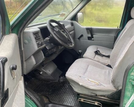 Зелений Фольксваген Transporter, об'ємом двигуна 2 л та пробігом 350 тис. км за 1550 $, фото 6 на Automoto.ua