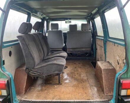 Зелений Фольксваген Transporter, об'ємом двигуна 2 л та пробігом 350 тис. км за 1550 $, фото 4 на Automoto.ua