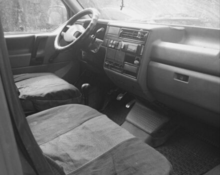 Зелений Фольксваген Transporter, об'ємом двигуна 2.4 л та пробігом 658 тис. км за 4000 $, фото 3 на Automoto.ua