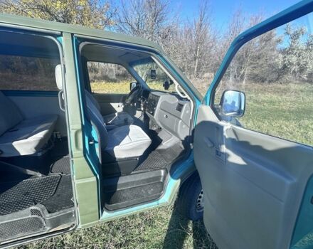 Зелений Фольксваген Transporter, об'ємом двигуна 0 л та пробігом 300 тис. км за 3200 $, фото 6 на Automoto.ua