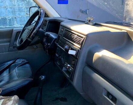 Зелений Фольксваген Transporter, об'ємом двигуна 1.9 л та пробігом 275 тис. км за 4200 $, фото 4 на Automoto.ua
