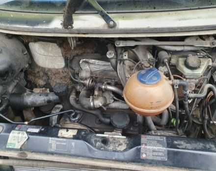 Зеленый Фольксваген Transporter, объемом двигателя 0 л и пробегом 200 тыс. км за 1000 $, фото 2 на Automoto.ua