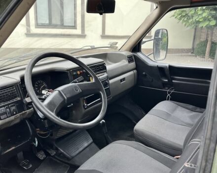 Зелений Фольксваген Transporter, об'ємом двигуна 2.4 л та пробігом 308 тис. км за 2750 $, фото 8 на Automoto.ua