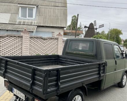 Зелений Фольксваген Transporter, об'ємом двигуна 2.4 л та пробігом 308 тис. км за 2750 $, фото 4 на Automoto.ua