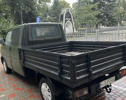 Зелений Фольксваген Transporter, об'ємом двигуна 2.4 л та пробігом 255 тис. км за 2950 $, фото 5 на Automoto.ua