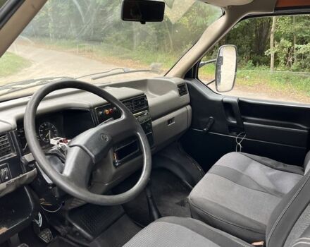 Зелений Фольксваген Transporter, об'ємом двигуна 2.4 л та пробігом 308 тис. км за 2750 $, фото 6 на Automoto.ua
