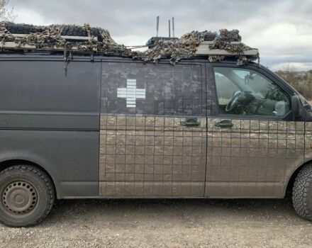 Зеленый Фольксваген Transporter, объемом двигателя 2.5 л и пробегом 380 тыс. км за 9500 $, фото 2 на Automoto.ua