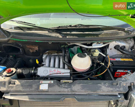 Зелений Фольксваген Transporter, об'ємом двигуна 2.4 л та пробігом 340 тис. км за 4300 $, фото 8 на Automoto.ua