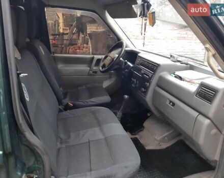 Зелений Фольксваген Transporter, об'ємом двигуна 2.4 л та пробігом 445 тис. км за 5500 $, фото 6 на Automoto.ua