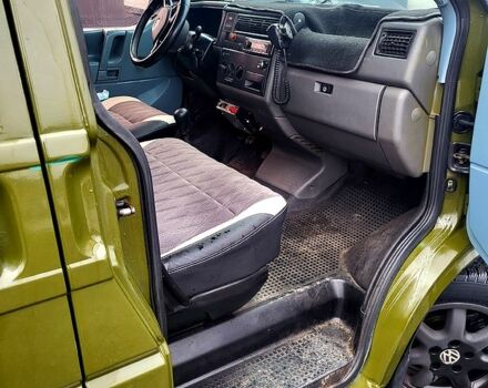 Зеленый Фольксваген Transporter, объемом двигателя 2.5 л и пробегом 300 тыс. км за 6900 $, фото 2 на Automoto.ua