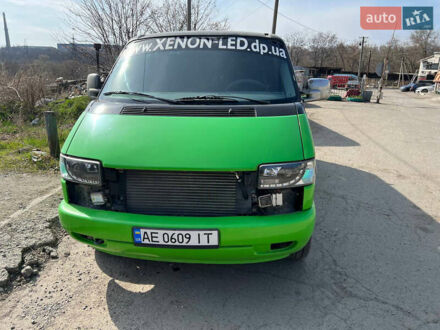 Зелений Фольксваген Transporter, об'ємом двигуна 2.4 л та пробігом 340 тис. км за 4300 $, фото 1 на Automoto.ua