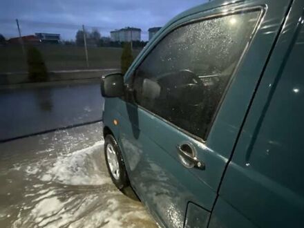 Зелений Фольксваген Transporter, об'ємом двигуна 1.9 л та пробігом 370 тис. км за 8000 $, фото 1 на Automoto.ua