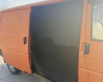Оранжевый Фольксваген Transporter, объемом двигателя 2.4 л и пробегом 770 тыс. км за 2200 $, фото 7 на Automoto.ua