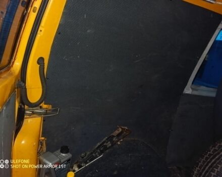 Помаранчевий Фольксваген Transporter, об'ємом двигуна 2.5 л та пробігом 400 тис. км за 3500 $, фото 3 на Automoto.ua