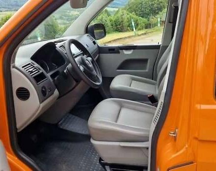 Оранжевый Фольксваген Transporter, объемом двигателя 2 л и пробегом 272 тыс. км за 9000 $, фото 1 на Automoto.ua