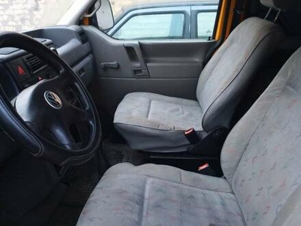 Помаранчевий Фольксваген Transporter, об'ємом двигуна 2.5 л та пробігом 400 тис. км за 3500 $, фото 1 на Automoto.ua