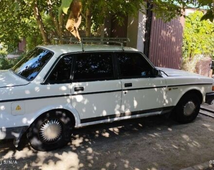 Белый Вольво 240, объемом двигателя 2.3 л и пробегом 280 тыс. км за 2880 $, фото 1 на Automoto.ua