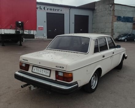 Белый Вольво 240, объемом двигателя 0 л и пробегом 350 тыс. км за 800 $, фото 4 на Automoto.ua