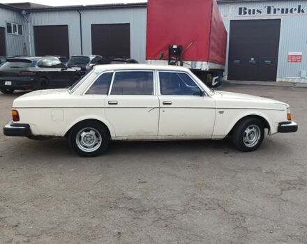 Белый Вольво 240, объемом двигателя 0 л и пробегом 350 тыс. км за 800 $, фото 5 на Automoto.ua