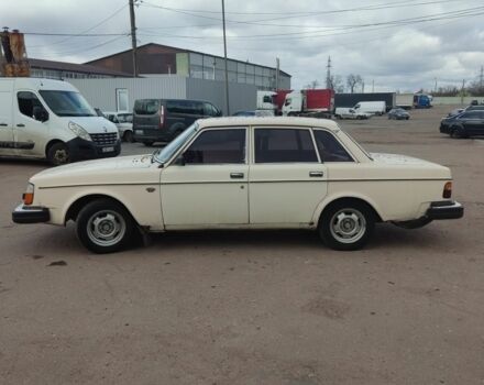 Белый Вольво 240, объемом двигателя 0 л и пробегом 350 тыс. км за 800 $, фото 1 на Automoto.ua