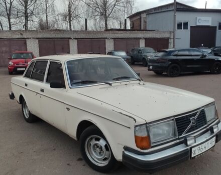 Белый Вольво 240, объемом двигателя 0 л и пробегом 350 тыс. км за 800 $, фото 6 на Automoto.ua