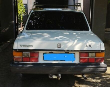 Белый Вольво 240, объемом двигателя 2 л и пробегом 470 тыс. км за 700 $, фото 1 на Automoto.ua