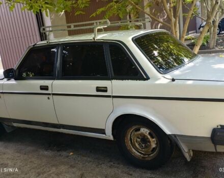 Белый Вольво 240, объемом двигателя 2 л и пробегом 470 тыс. км за 700 $, фото 5 на Automoto.ua