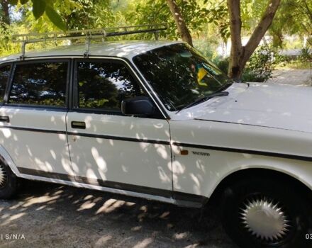 Белый Вольво 240, объемом двигателя 2 л и пробегом 470 тыс. км за 700 $, фото 7 на Automoto.ua