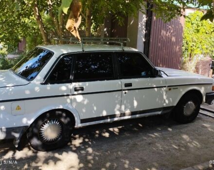 Белый Вольво 240, объемом двигателя 2 л и пробегом 470 тыс. км за 700 $, фото 3 на Automoto.ua