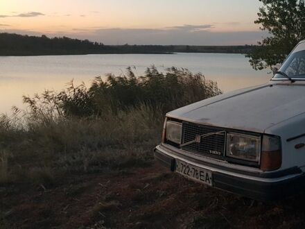 Вольво 240 1981 у Мариуполе на Automoto.ua Білий Вольво 240, об'ємом двигуна 0 л та пробігом 150 тис. км за 3664 $, фото 1 на Automoto.ua