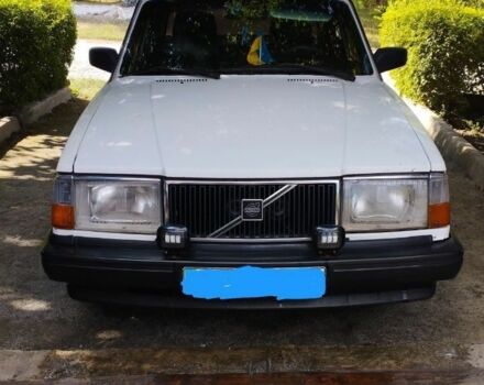 Белый Вольво 240, объемом двигателя 2 л и пробегом 470 тыс. км за 700 $, фото 1 на Automoto.ua