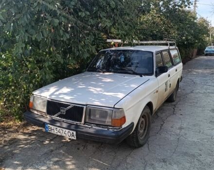 Білий Вольво 240, об'ємом двигуна 2.4 л та пробігом 300 тис. км за 1303 $, фото 1 на Automoto.ua