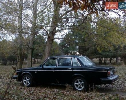 Черный Вольво 244, объемом двигателя 2.13 л и пробегом 200 тыс. км за 1500 $, фото 1 на Automoto.ua