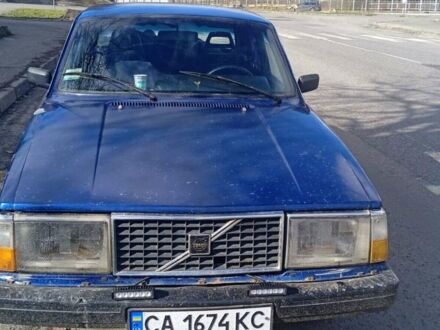 Синий Вольво 244, объемом двигателя 2.4 л и пробегом 350 тыс. км за 1300 $, фото 1 на Automoto.ua