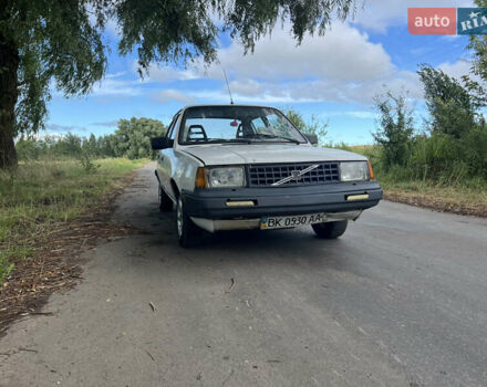 Белый Вольво 340, объемом двигателя 1.7 л и пробегом 329 тыс. км за 613 $, фото 2 на Automoto.ua