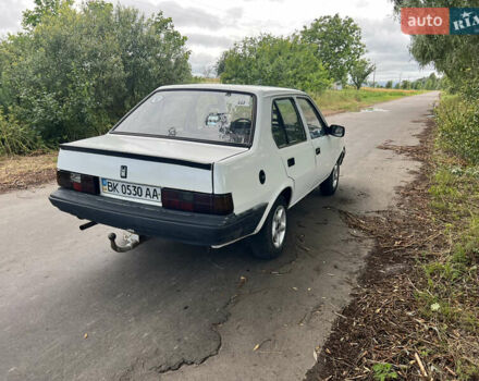 Белый Вольво 340, объемом двигателя 1.7 л и пробегом 329 тыс. км за 613 $, фото 3 на Automoto.ua