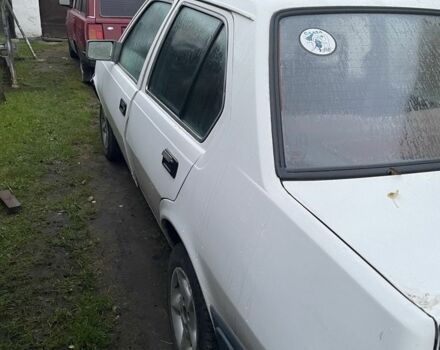 Белый Вольво 340, объемом двигателя 1.7 л и пробегом 3 тыс. км за 450 $, фото 2 на Automoto.ua