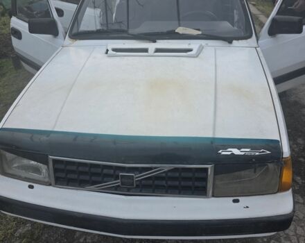 Білий Вольво 340, об'ємом двигуна 2 л та пробігом 200 тис. км за 500 $, фото 1 на Automoto.ua