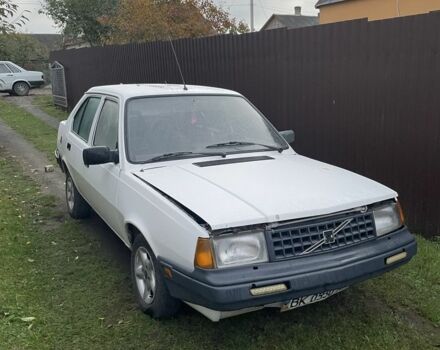 Белый Вольво 340, объемом двигателя 1.7 л и пробегом 3 тыс. км за 450 $, фото 1 на Automoto.ua