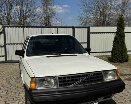 Белый Вольво 340, объемом двигателя 1.6 л и пробегом 235 тыс. км за 2100 $, фото 1 на Automoto.ua