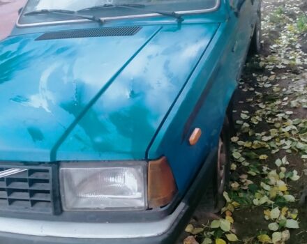 Синий Вольво 340, объемом двигателя 2 л и пробегом 250 тыс. км за 999 $, фото 2 на Automoto.ua