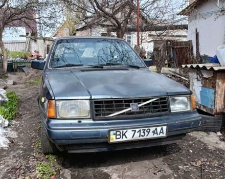 Синий Вольво 340, объемом двигателя 1.7 л и пробегом 250 тыс. км за 389 $, фото 2 на Automoto.ua