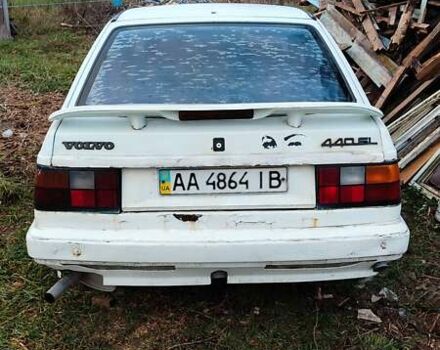 Белый Вольво 440, объемом двигателя 1.7 л и пробегом 395 тыс. км за 352 $, фото 4 на Automoto.ua