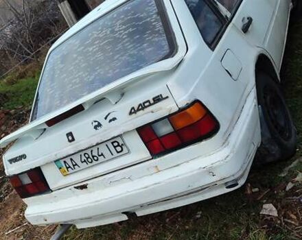 Белый Вольво 440, объемом двигателя 1.7 л и пробегом 395 тыс. км за 352 $, фото 3 на Automoto.ua