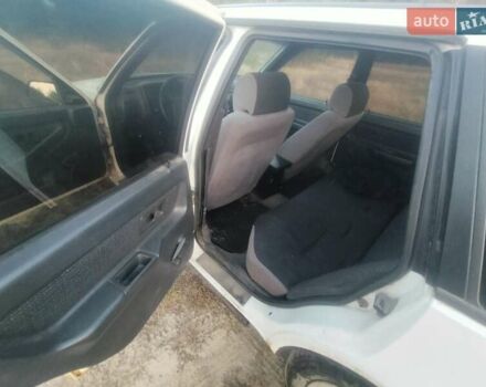 Белый Вольво 440, объемом двигателя 1.8 л и пробегом 272 тыс. км за 800 $, фото 4 на Automoto.ua