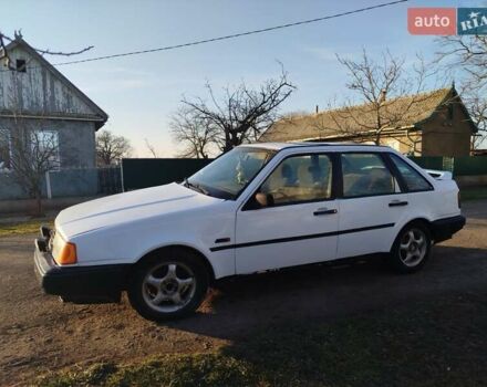 Белый Вольво 440, объемом двигателя 1.8 л и пробегом 302 тыс. км за 899 $, фото 3 на Automoto.ua