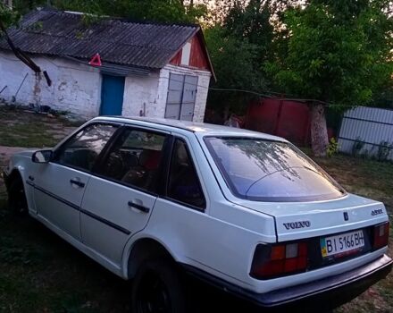 Белый Вольво 440, объемом двигателя 1.7 л и пробегом 100 тыс. км за 1200 $, фото 3 на Automoto.ua