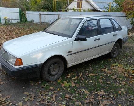 Белый Вольво 440, объемом двигателя 1.7 л и пробегом 250 тыс. км за 983 $, фото 1 на Automoto.ua