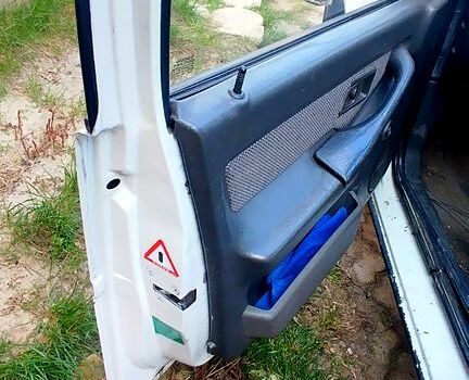 Белый Вольво 440, объемом двигателя 1.7 л и пробегом 0 тыс. км за 500 $, фото 6 на Automoto.ua
